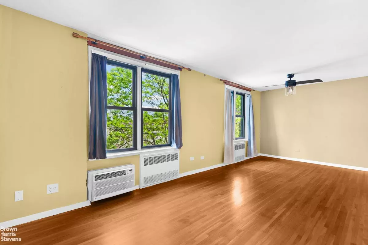 Bronx, NY 10461,2015 Saint Paul AVE #3H