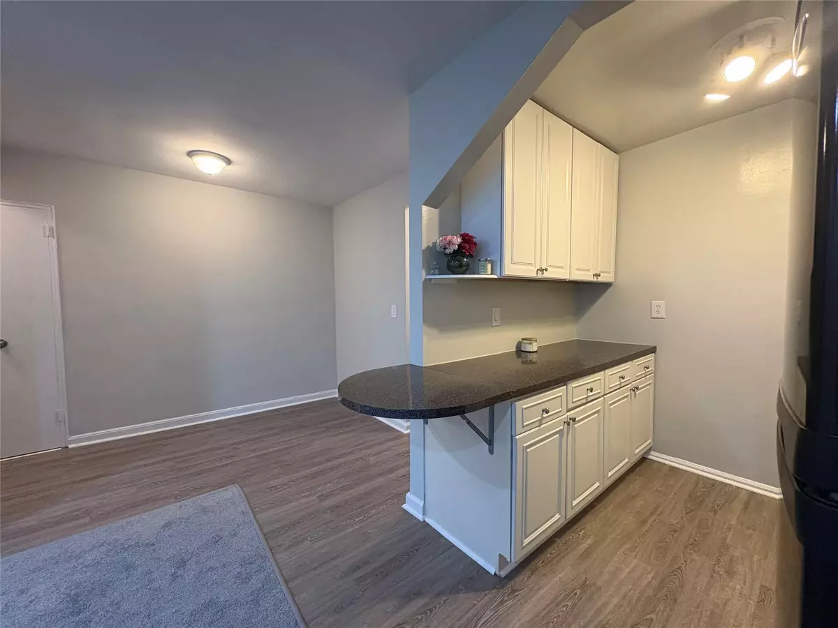 Bronx, NY 10462,2107 Wallace AVE #6E