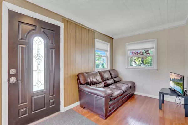 Lindenhurst, NY 11757,106 Grand AVE
