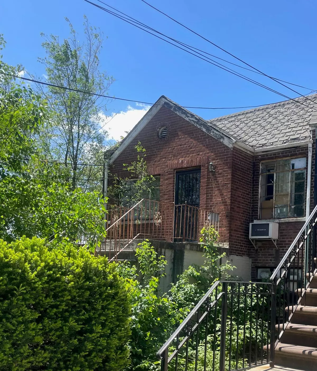Sunnyside, NY 11104,5054 39th PL