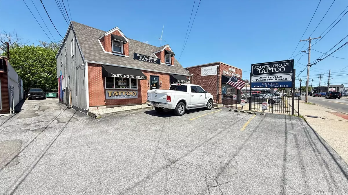 Amityville, NY 11701,74 Merrick RD #2
