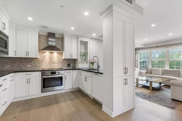 Larchmont, NY 10538,10 Byron PL #209