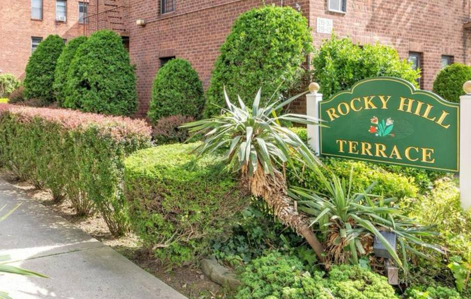 215-44 47 AVE #2B, Bayside, NY 11361