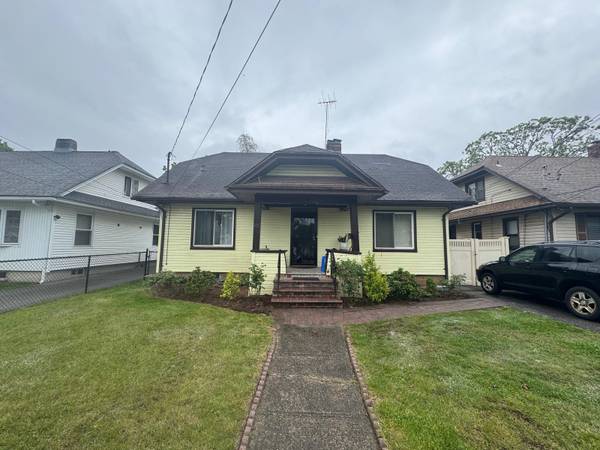 112 E Seaman AVE, Freeport, NY 11520