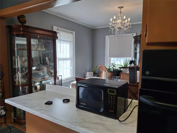 Freeport, NY 11520,112 E Seaman AVE