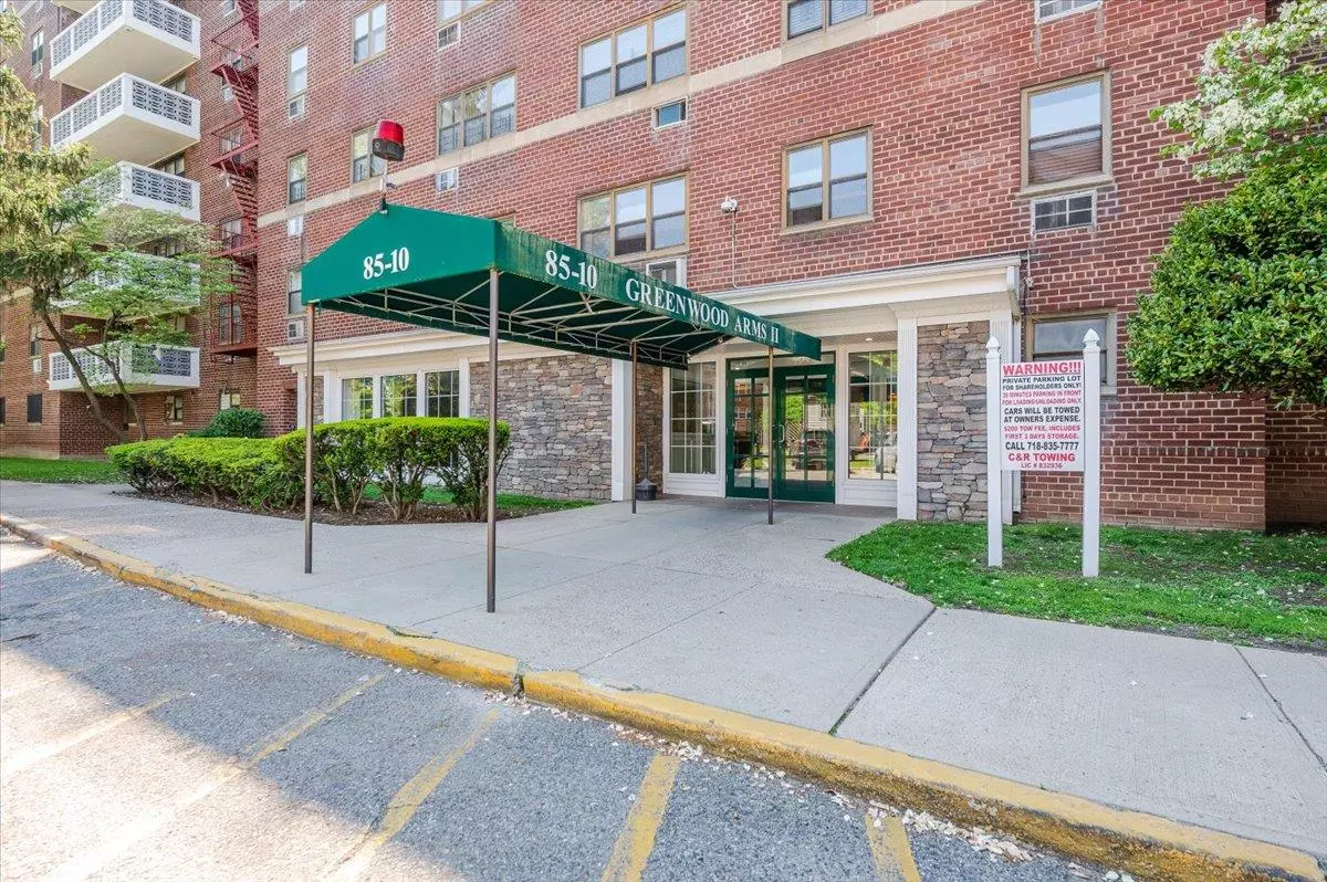 Howard Beach, NY 11414,85-10 151 AVE #5E