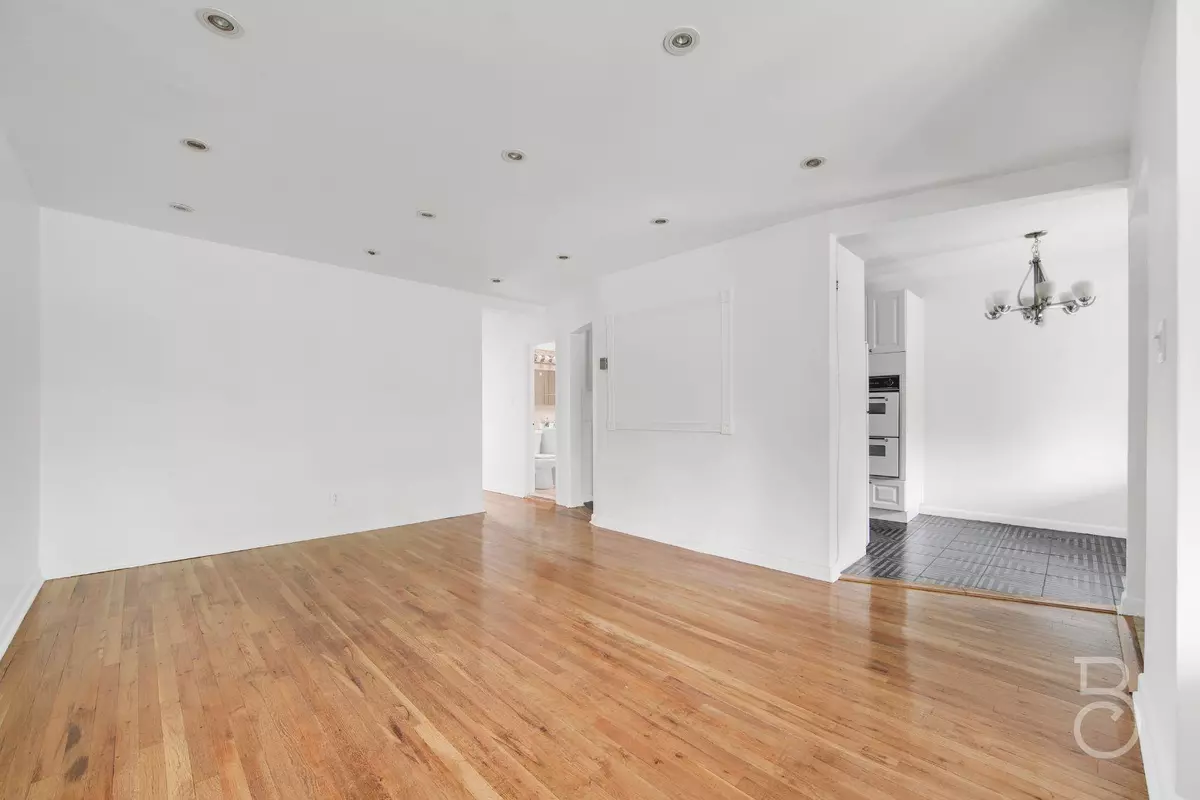 Astoria, NY 11105,20-21 48th ST