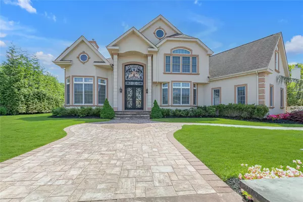 108 Fig DR, Dix Hills, NY 11746