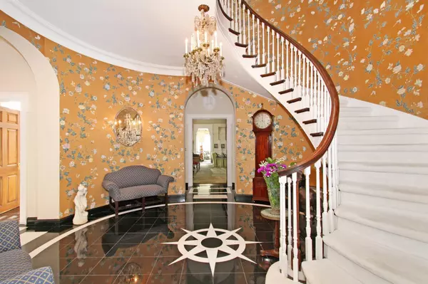 Nissequogue, NY 11780,2 Wallis LN