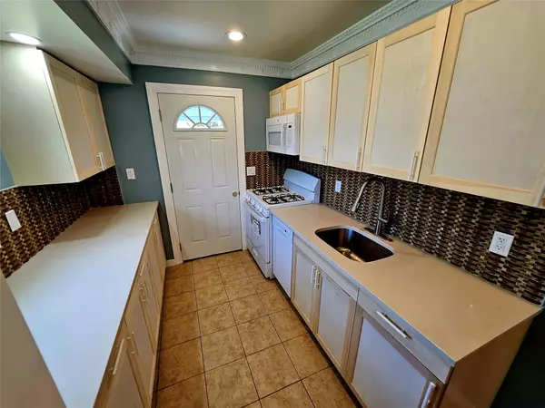 Kings Park, NY 11754,30 Eugene DR