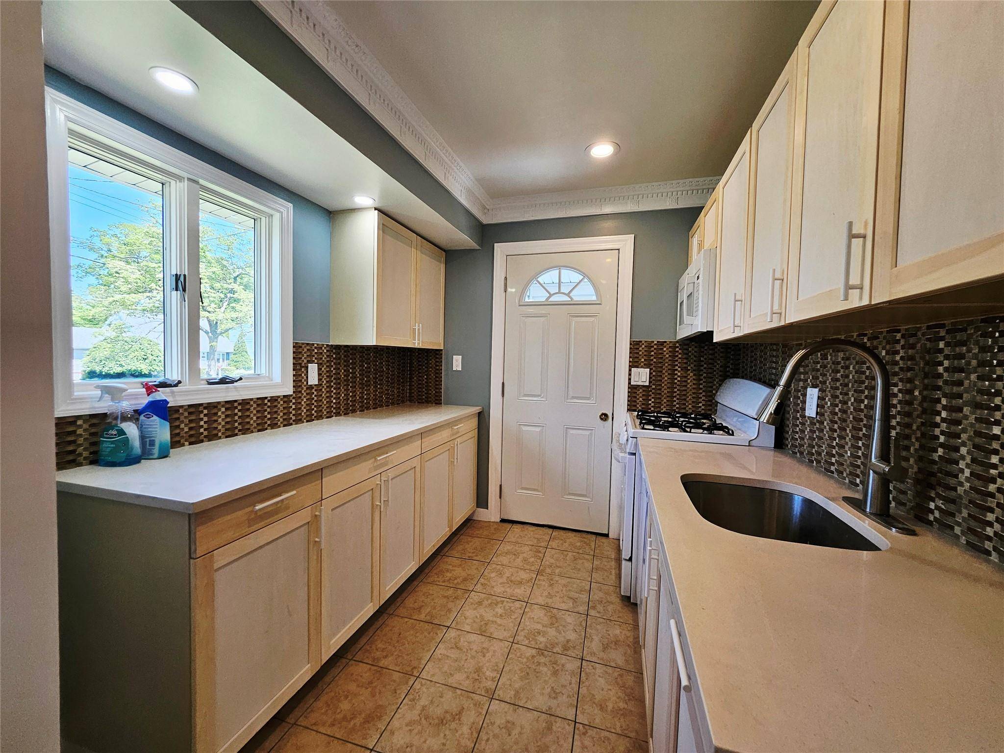 Kings Park, NY 11754,30 Eugene DR