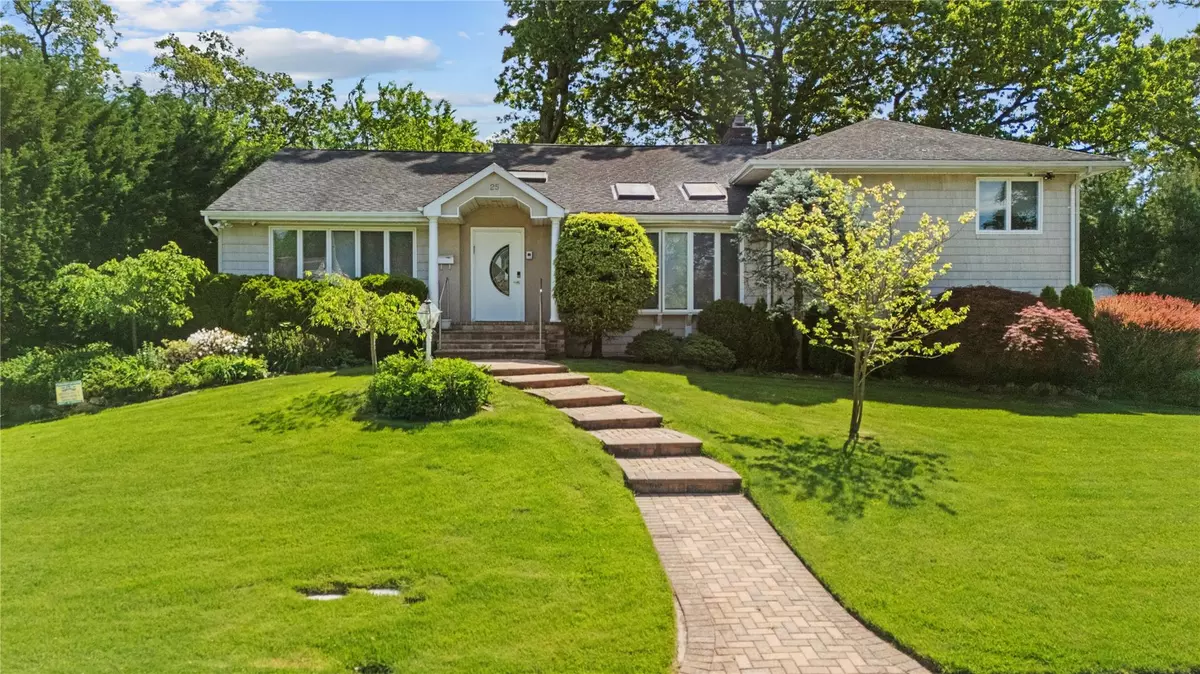 Roslyn Heights, NY 11577,25 Belmont DR