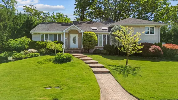 Roslyn Heights, NY 11577,25 Belmont DR