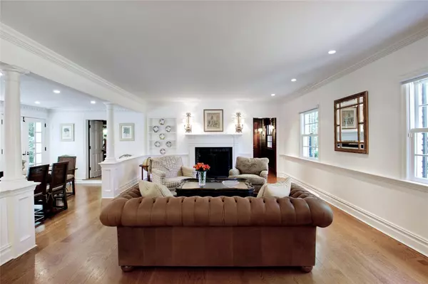 Roslyn, NY 11576,25 The Oaks