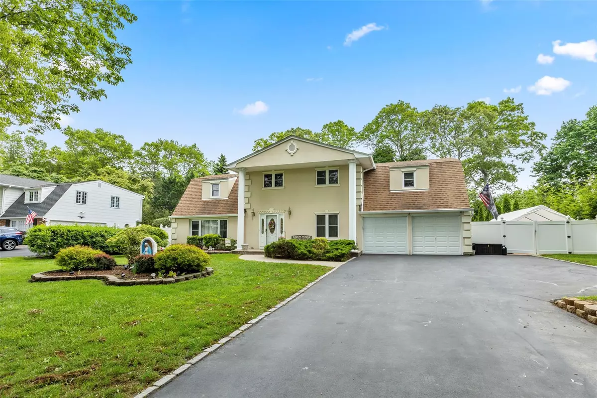 Commack, NY 11725,8 Wichard BLVD