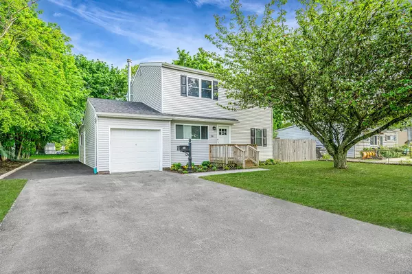 38 18th AVE, Bay Shore, NY 11706