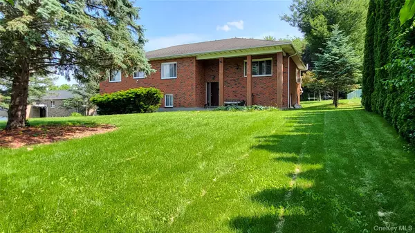 Marlboro, NY 12542,23 McLaughlin DR