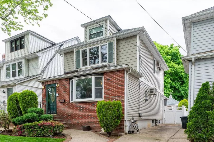 92-11 70 AVE, Forest Hills, NY 11375