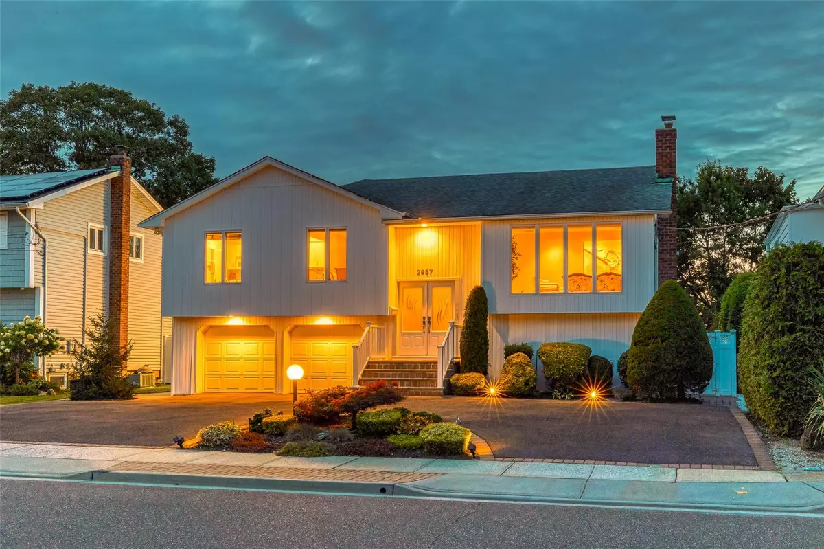 Wantagh, NY 11793,2957 Hampton CT