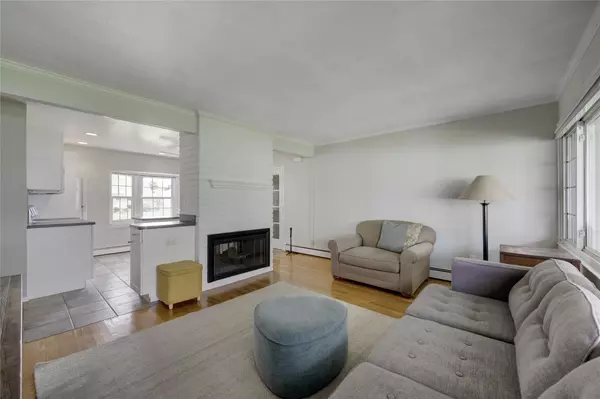 Westbury, NY 11590,30 Flagstone LN