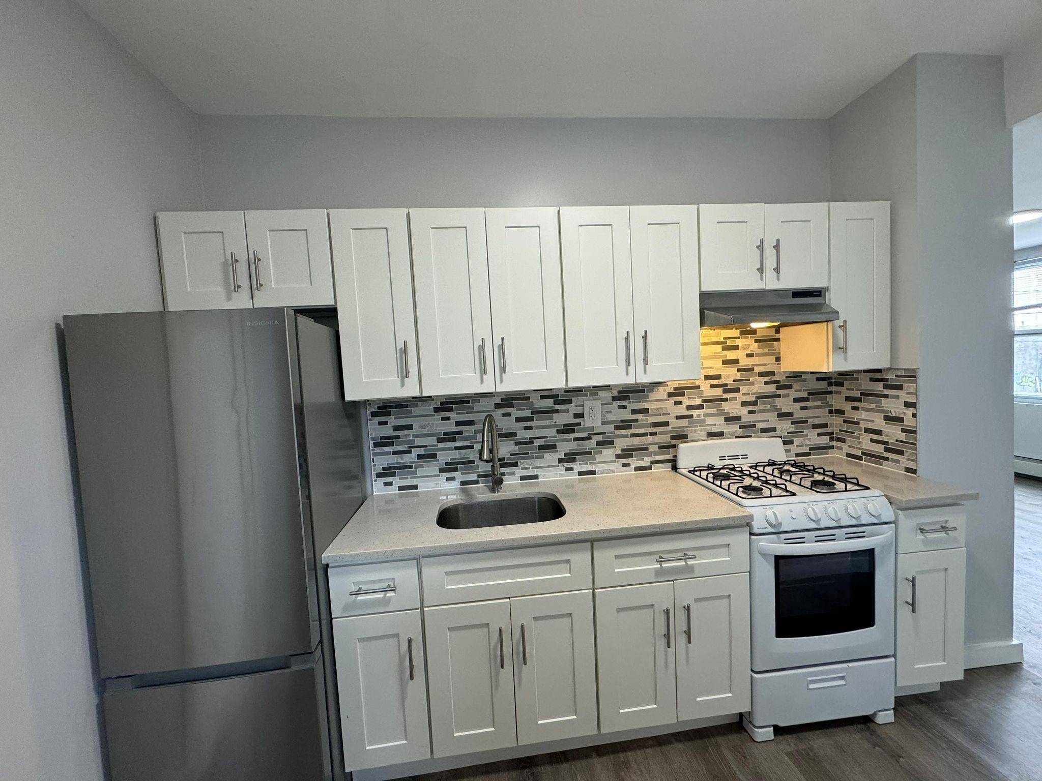 Long Island City, NY 11101,52-25 Van Dam ST #2