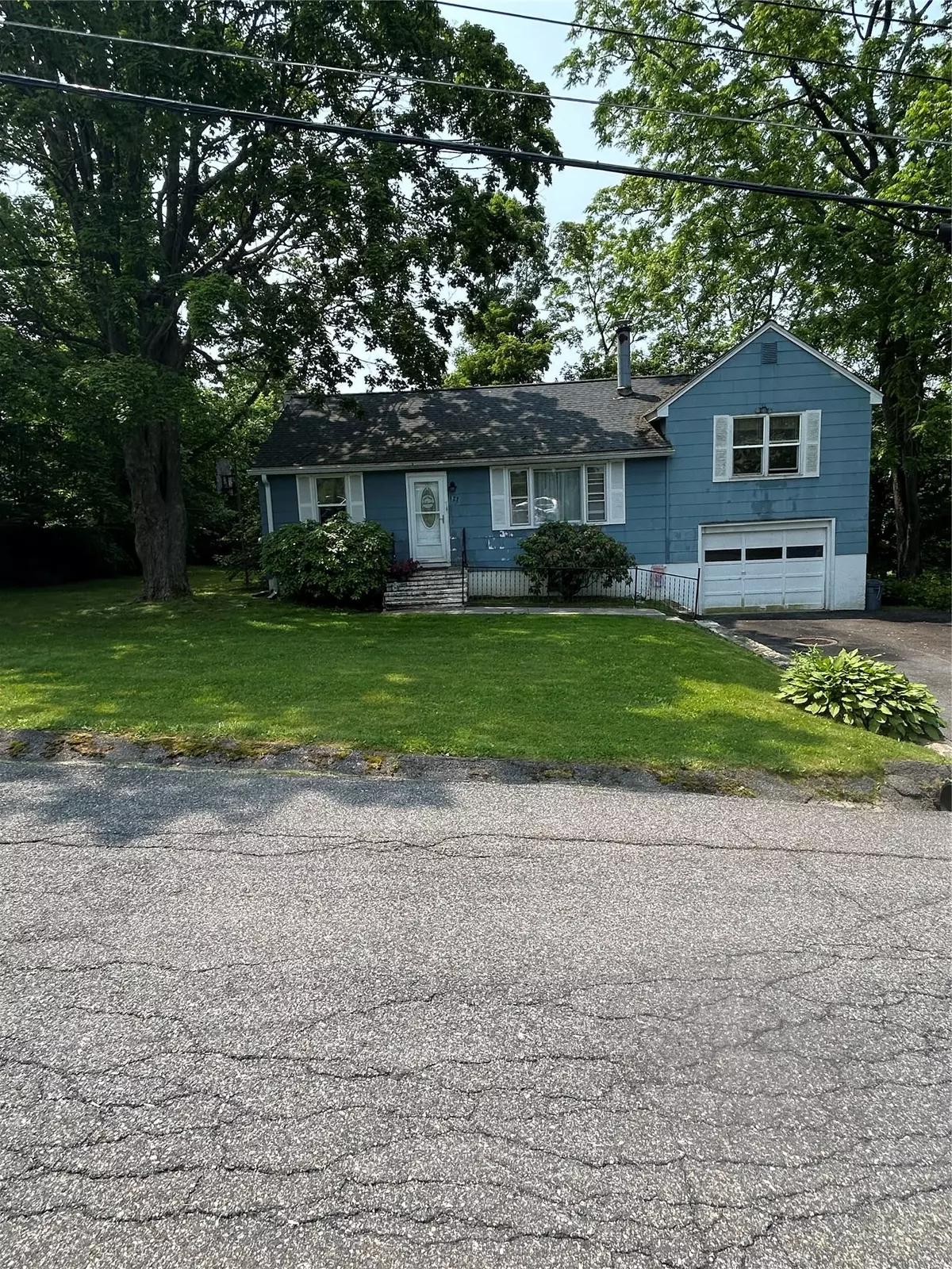 Carmel, NY 10512,127 Woodland DR