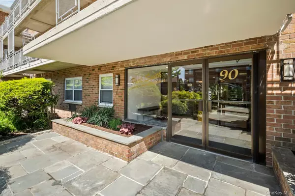 Rockville Centre, NY 11570,90 S Park AVE #C7