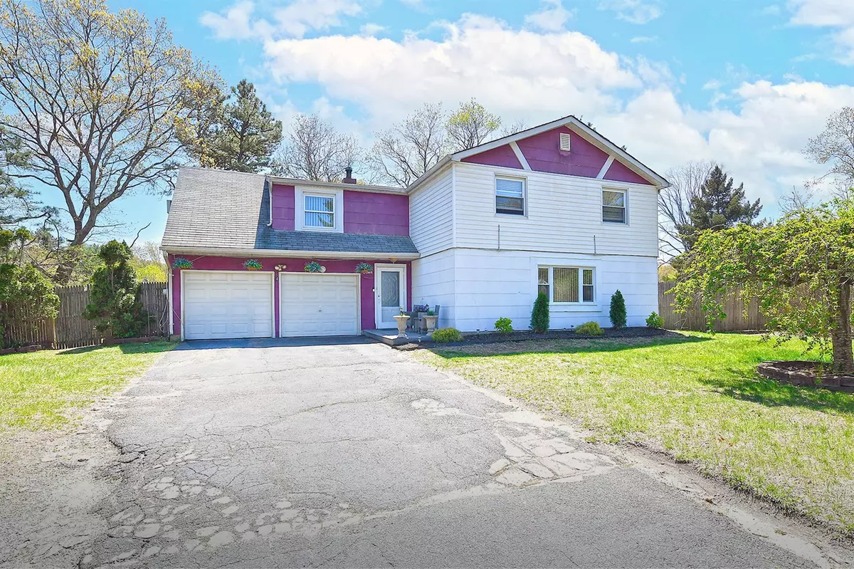 Medford, NY 11763,4 Split Pine CIR