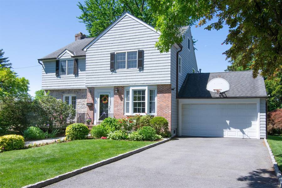 953 Peace ST, Pelham, NY 10803