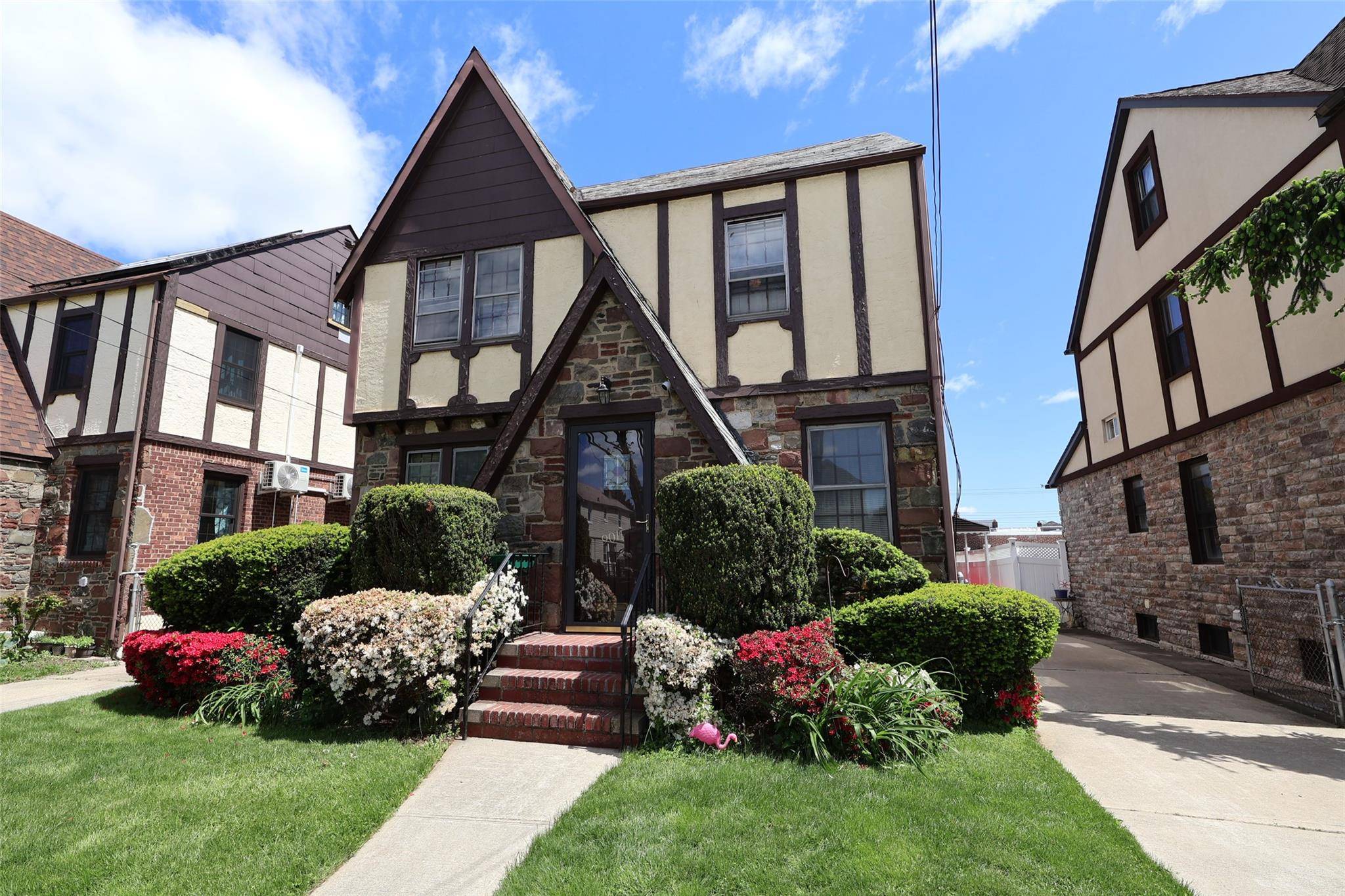 90-11 219th ST, Queens Village, NY 11428