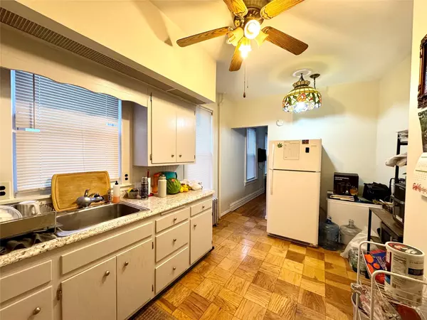 Richmond Hill, NY 11419,101-28 113th ST