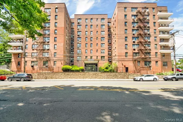 Yonkers, NY 10704,277 Bronx River RD #4L