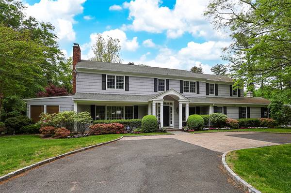 363 Juniper DR, Upper Brookville, NY 11771