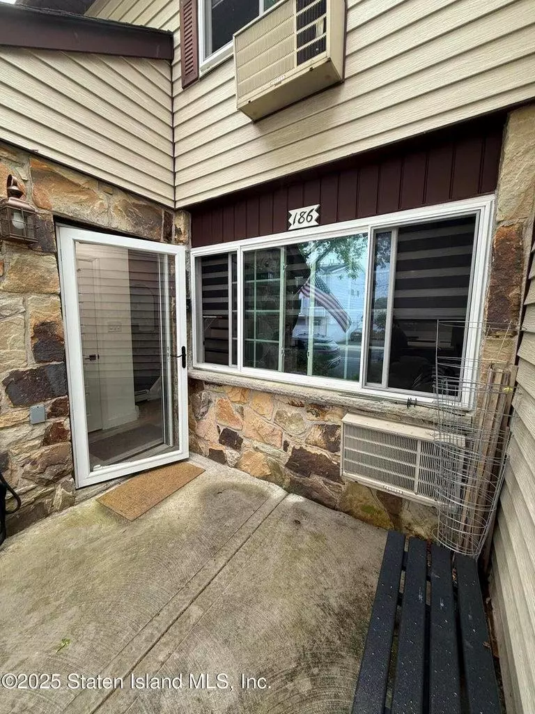 Staten Island, NY 10306,186 Corona AVE