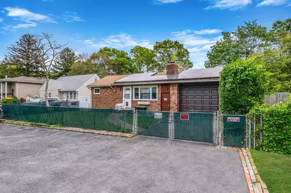 Bay Shore, NY 11706,1129 Bay Shore AVE