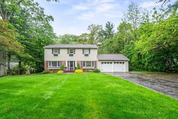 Huntington, NY 11743,12 Skyline DR