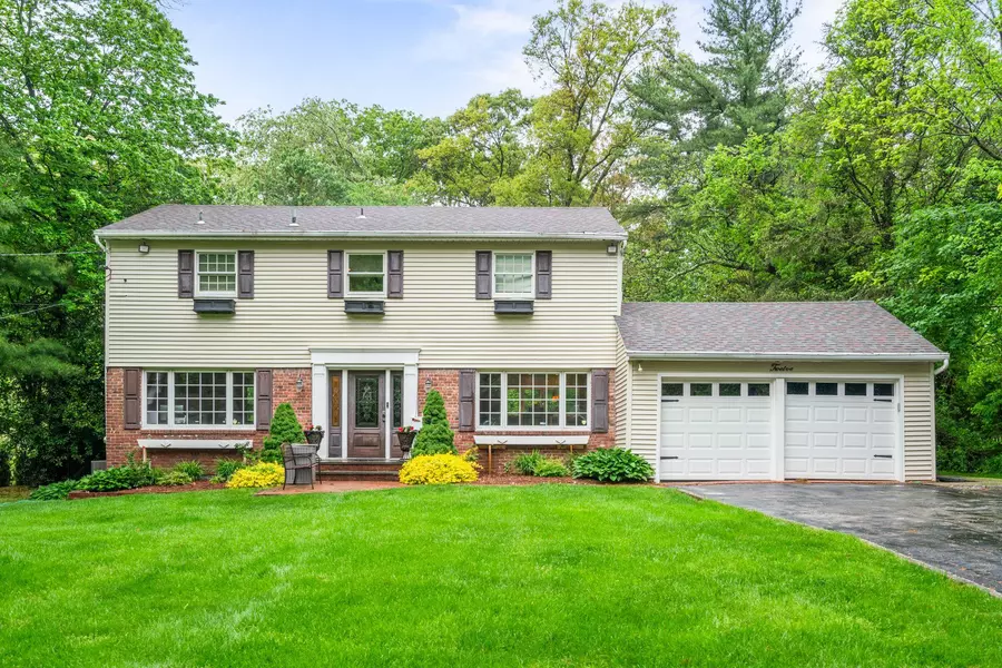 12 Skyline DR, Huntington, NY 11743