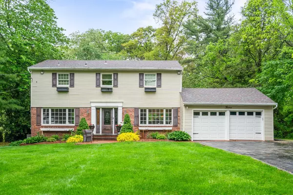 12 Skyline DR,  Huntington,  NY 11743