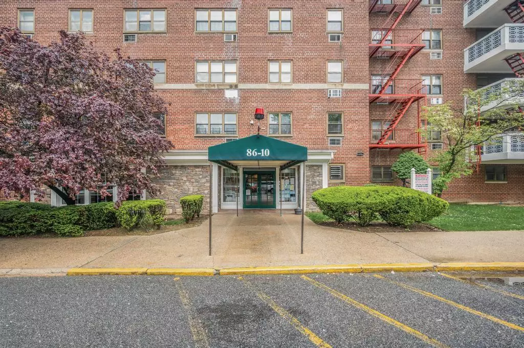 Howard Beach, NY 11414,86-10 151st AVE #3F