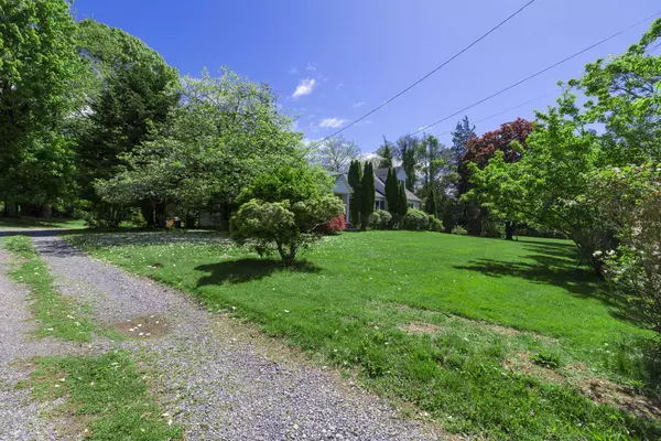 Stony Brook, NY 11790,49 Hawkins RD