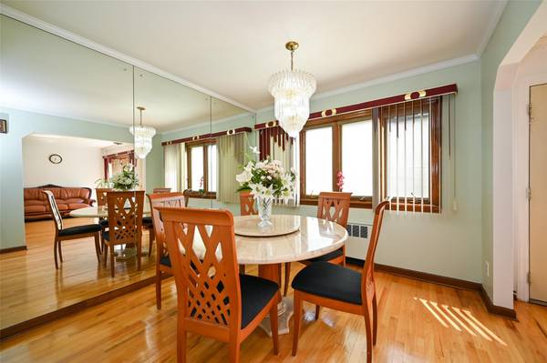 New Hyde Park, NY 11040,518 Terrace BLVD