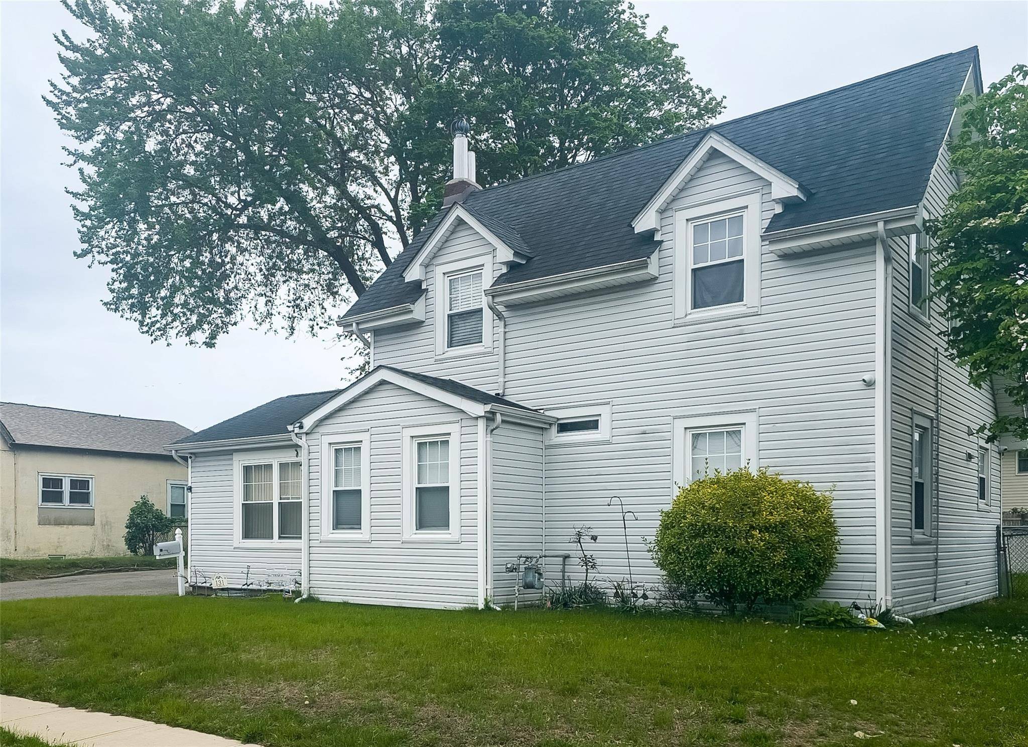 131 E Alhambra AVE, Lindenhurst, NY 11757