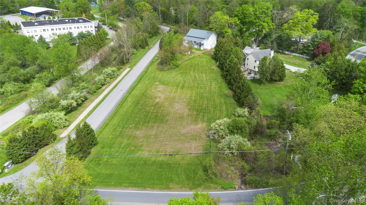 Brewster, NY 10509,6 Fields LN
