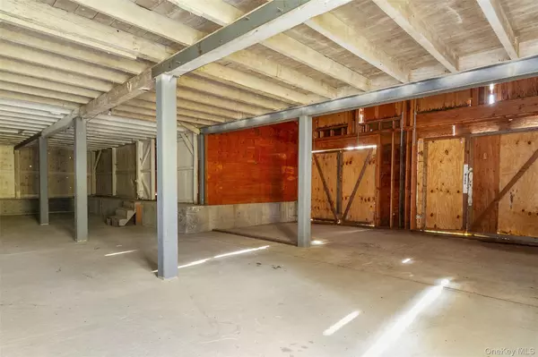 Brewster, NY 10509,6 Fields LN