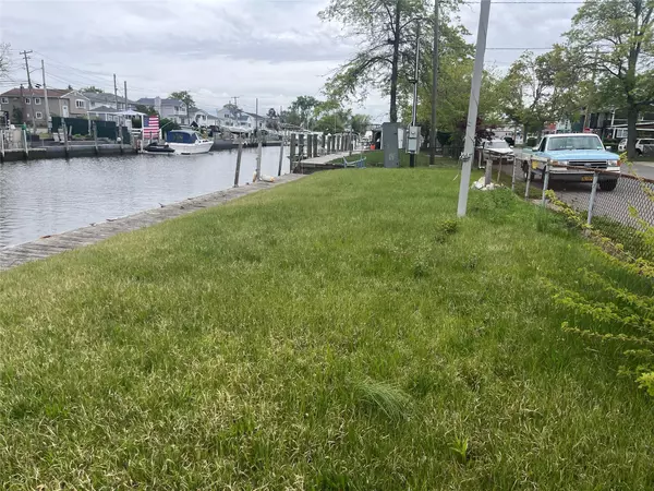 80 x 20 E. Riviera Dr, Lindenhurst, NY