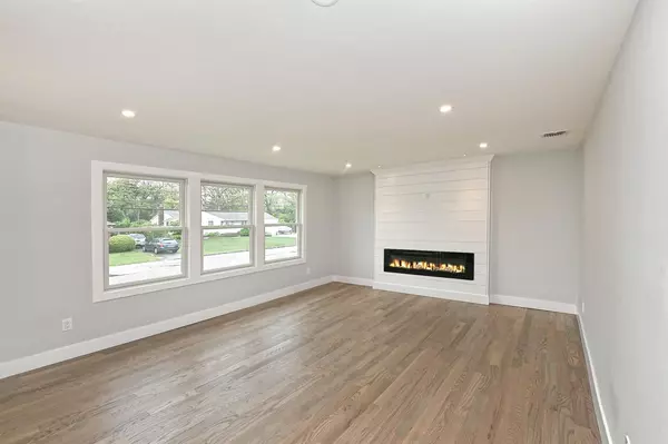 West Babylon, NY 11704,688 Elmwood RD