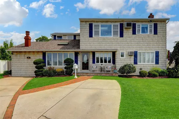 6 Pasture CT, Bethpage, NY 11714