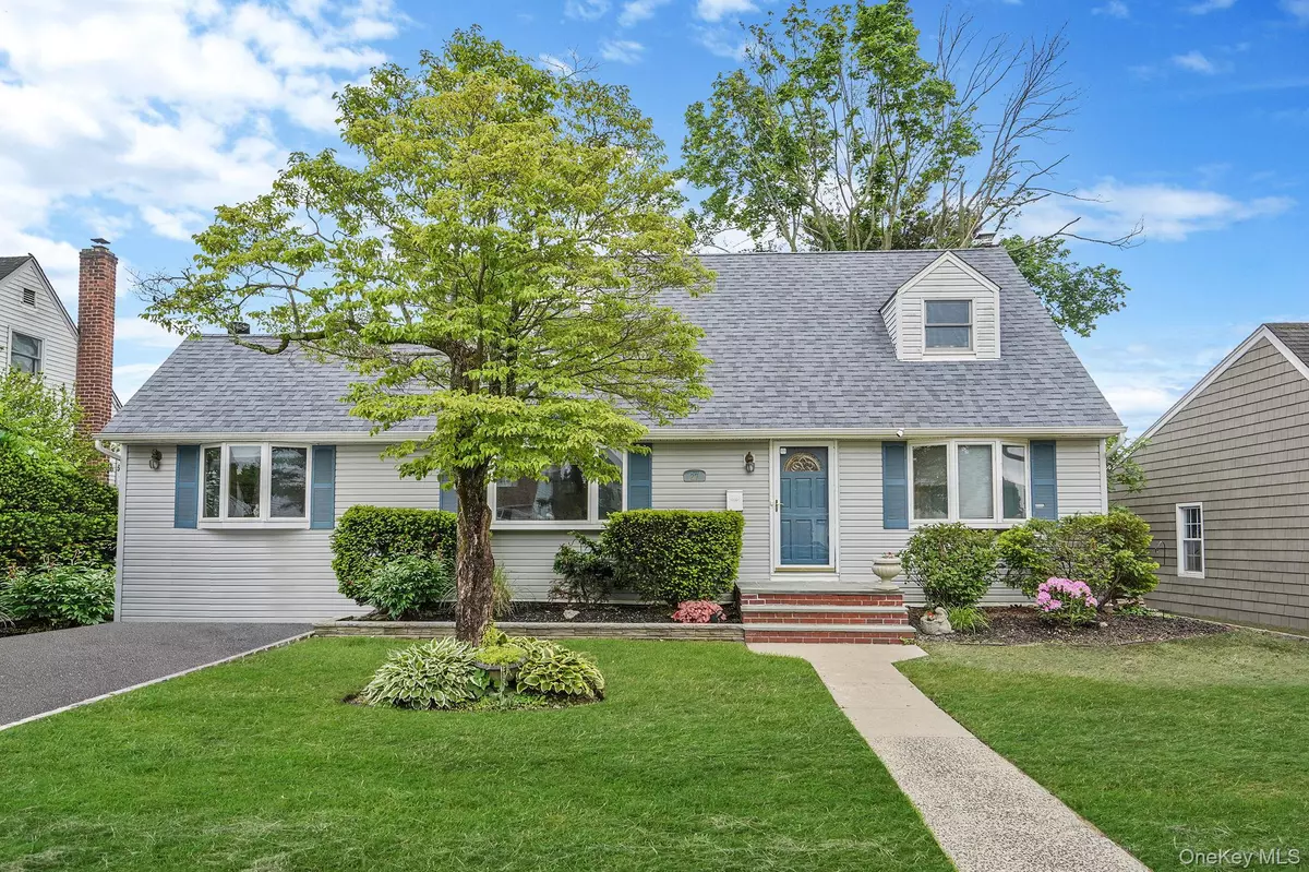 Plainview, NY 11803,27 Amby AVE