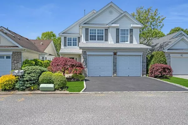 Middle Island, NY 11953,30 Julia CIR