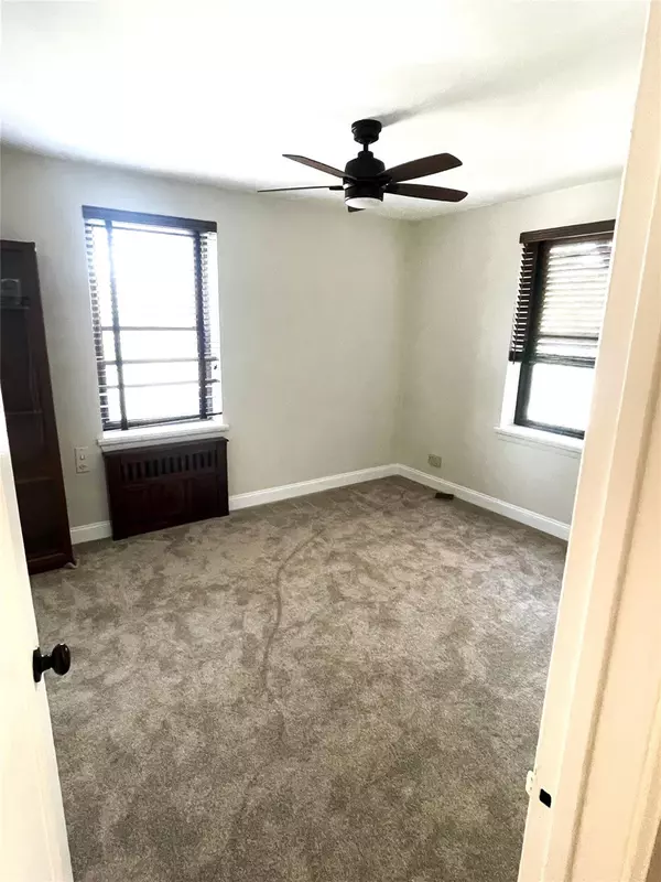 East Elmhurst, NY 11369,88-10 32nd Avenue #201